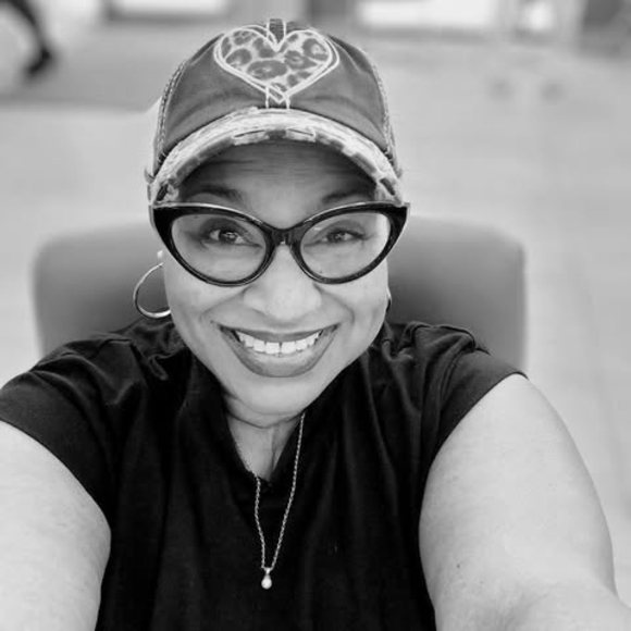 Meet your Posher, Rae - Picture 1 of 1